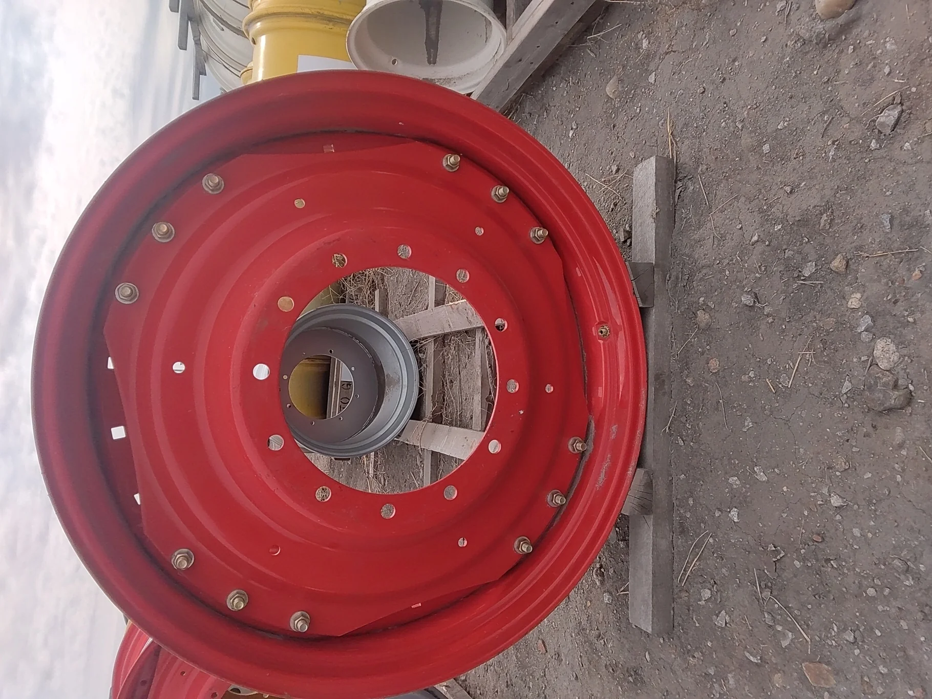 Used 12 X 38 Fendt Red 3 Bolt Waffle Wheel 12 Bolt (.906) Waffle Center (12-16.732-14.620) 4" image 2