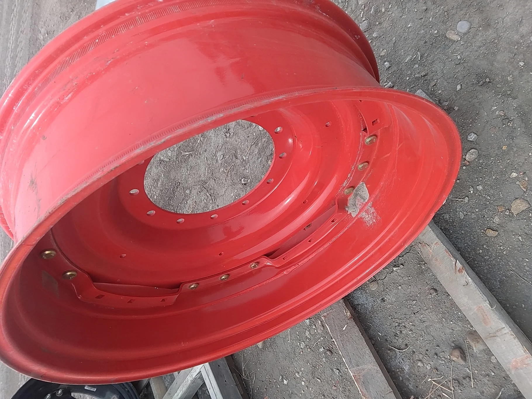 Used 12 X 38 Fendt Red 3 Bolt Waffle Wheel 12 Bolt (.906) Waffle Center (12-16.732-14.620) 4" image 4