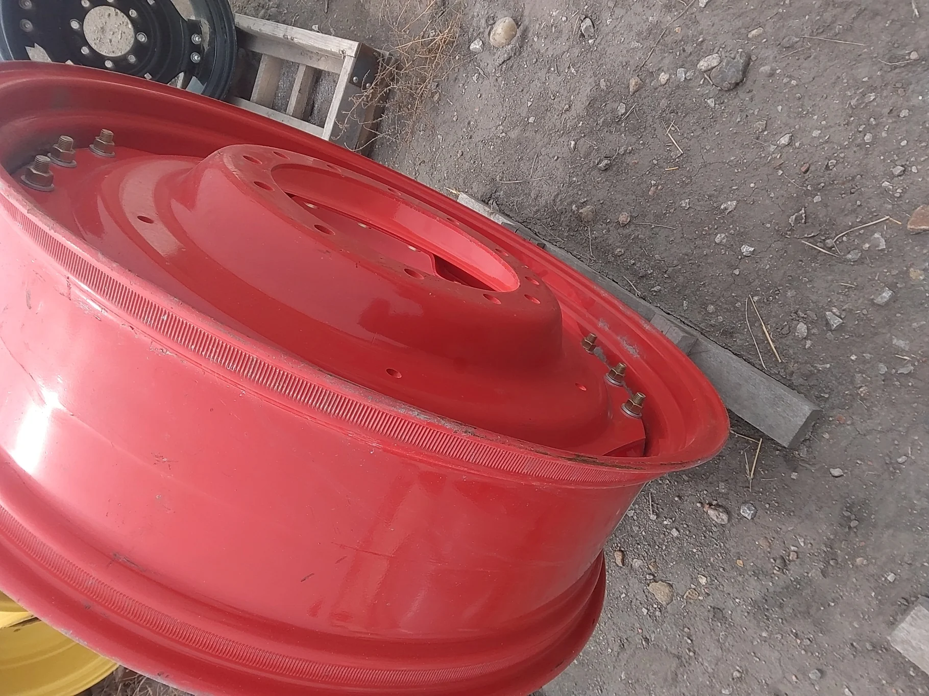 Used 12 X 38 Fendt Red 3 Bolt Waffle Wheel 12 Bolt (.906) Waffle Center (12-16.732-14.620) 4" image 5