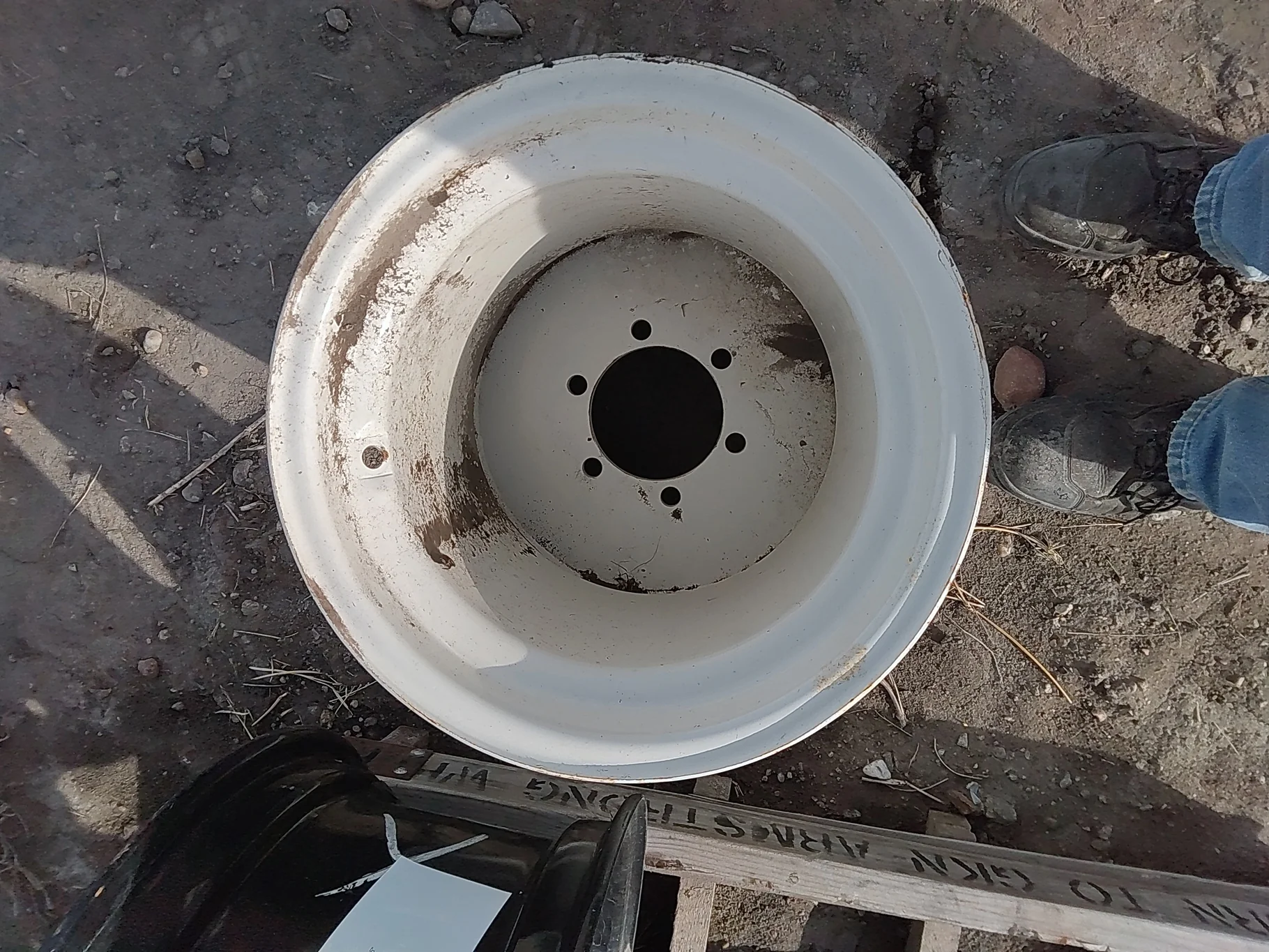 Used 16.1 X 18 NH White 6 Bolt (.812) 1/2" Plate Wheel (6-6.87-5.315) 4.5" Backside Offset, Scratche image 3