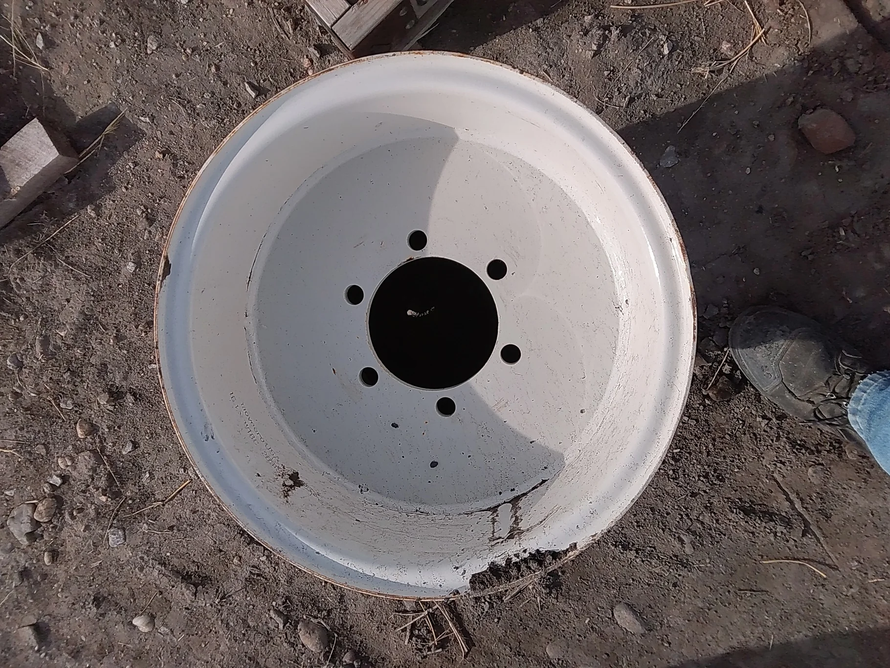 Used 16.1 X 18 NH White 6 Bolt (.812) 1/2" Plate Wheel (6-6.87-5.315) 4.5" Backside Offset, Scratche image 4