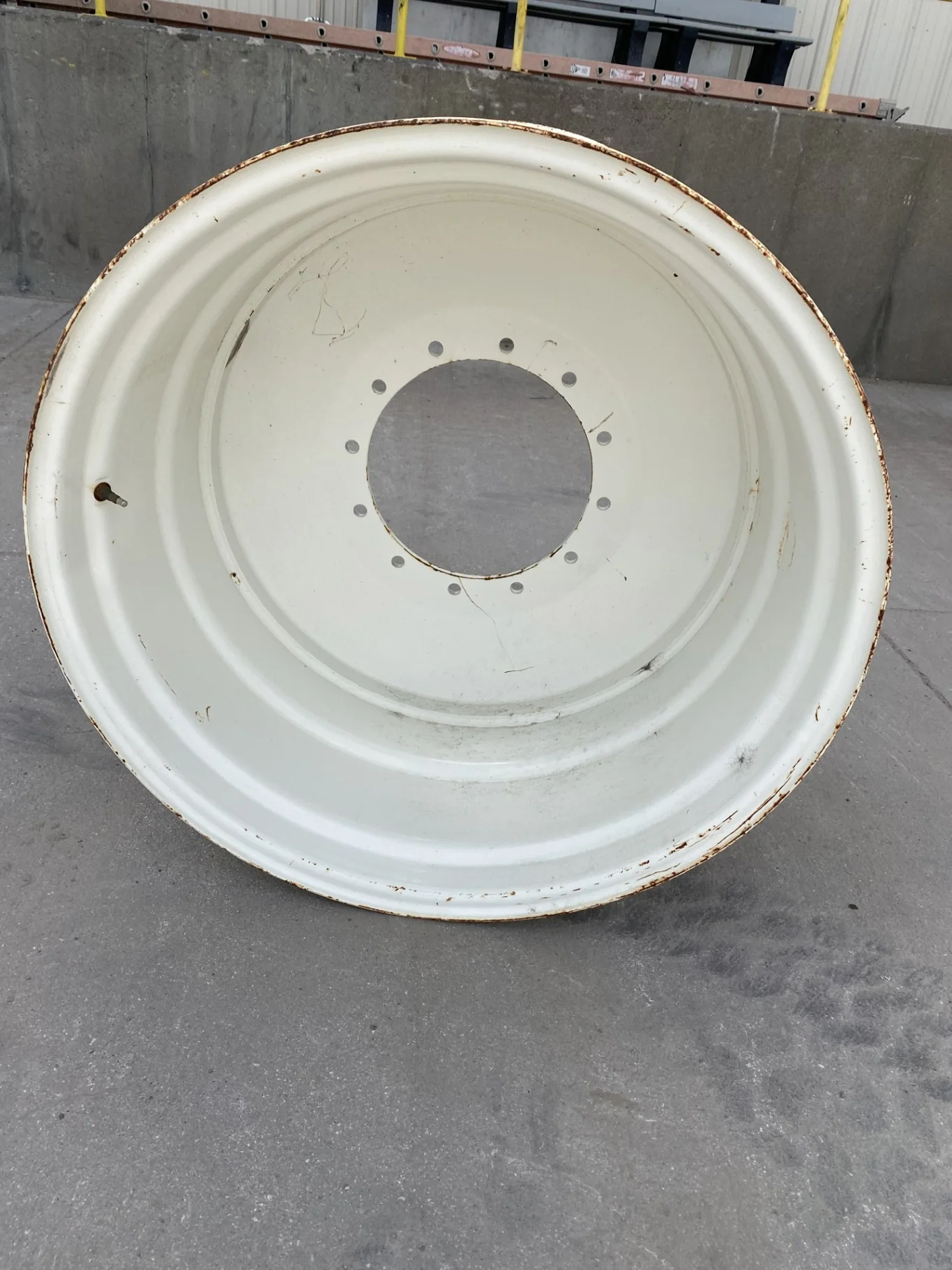 Used 23 X 38 NH White 12 bolt wheel. (12-16.25-14.625) (Rust; Gashes)