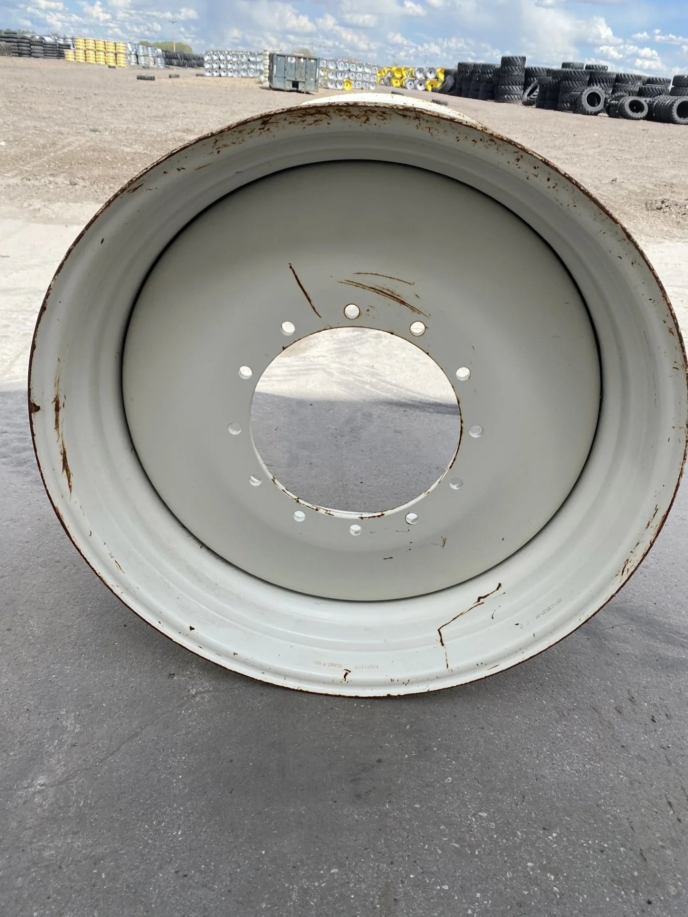 Used 23 X 38 NH White 12 bolt wheel. (12-16.25-14.625) (Rust; Gashes) image 2