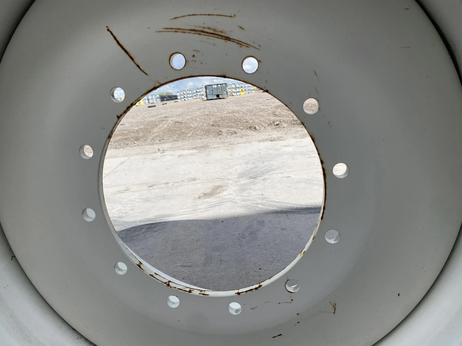 Used 23 X 38 NH White 12 bolt wheel. (12-16.25-14.625) (Rust; Gashes) image 3