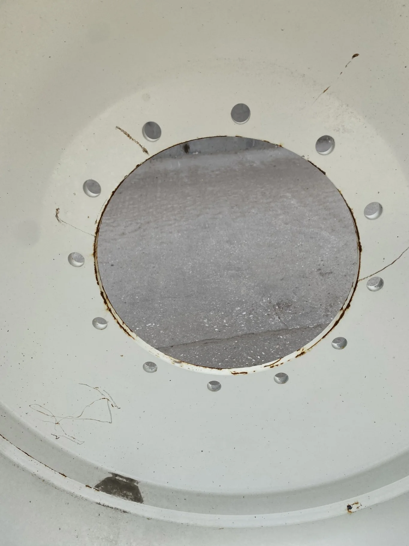 Used 23 X 38 NH White 12 bolt wheel. (12-16.25-14.625) (Rust; Gashes) image 6