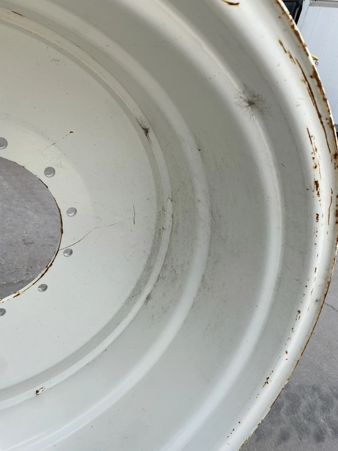 Used 23 X 38 NH White 12 bolt wheel. (12-16.25-14.625) (Rust; Gashes) image 7