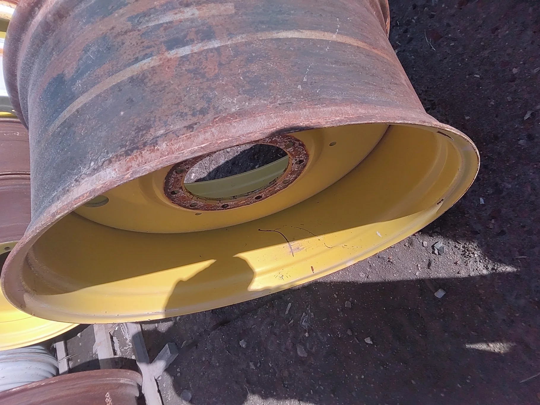 Used 18 X 38 12-13967-11.85-.1 JD Yellow 4830 Sprayer Wheel image 4
