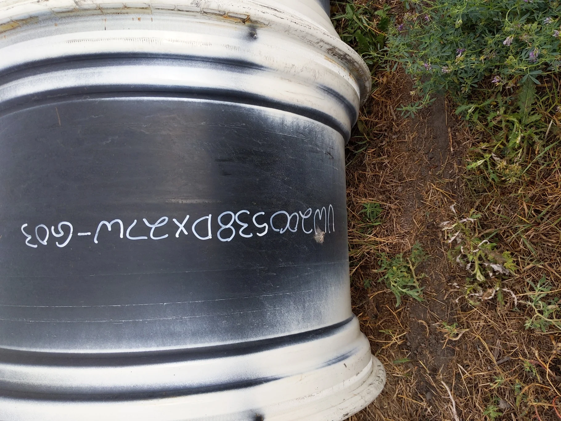 Used 27 X 38 NH 10 Bolt Dual image 2