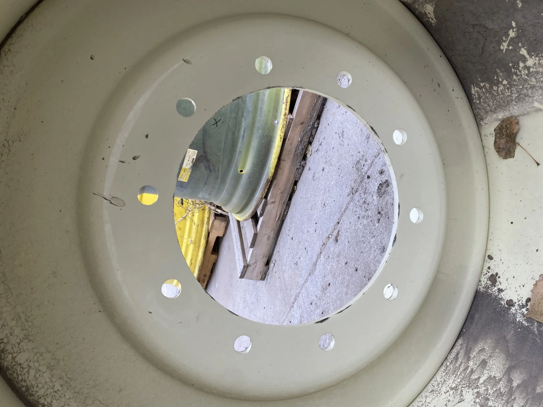 Used 27 X 32 Off White Grain Cart wheel 10-13.19-11.07-1.50IN Scratches ) image 2