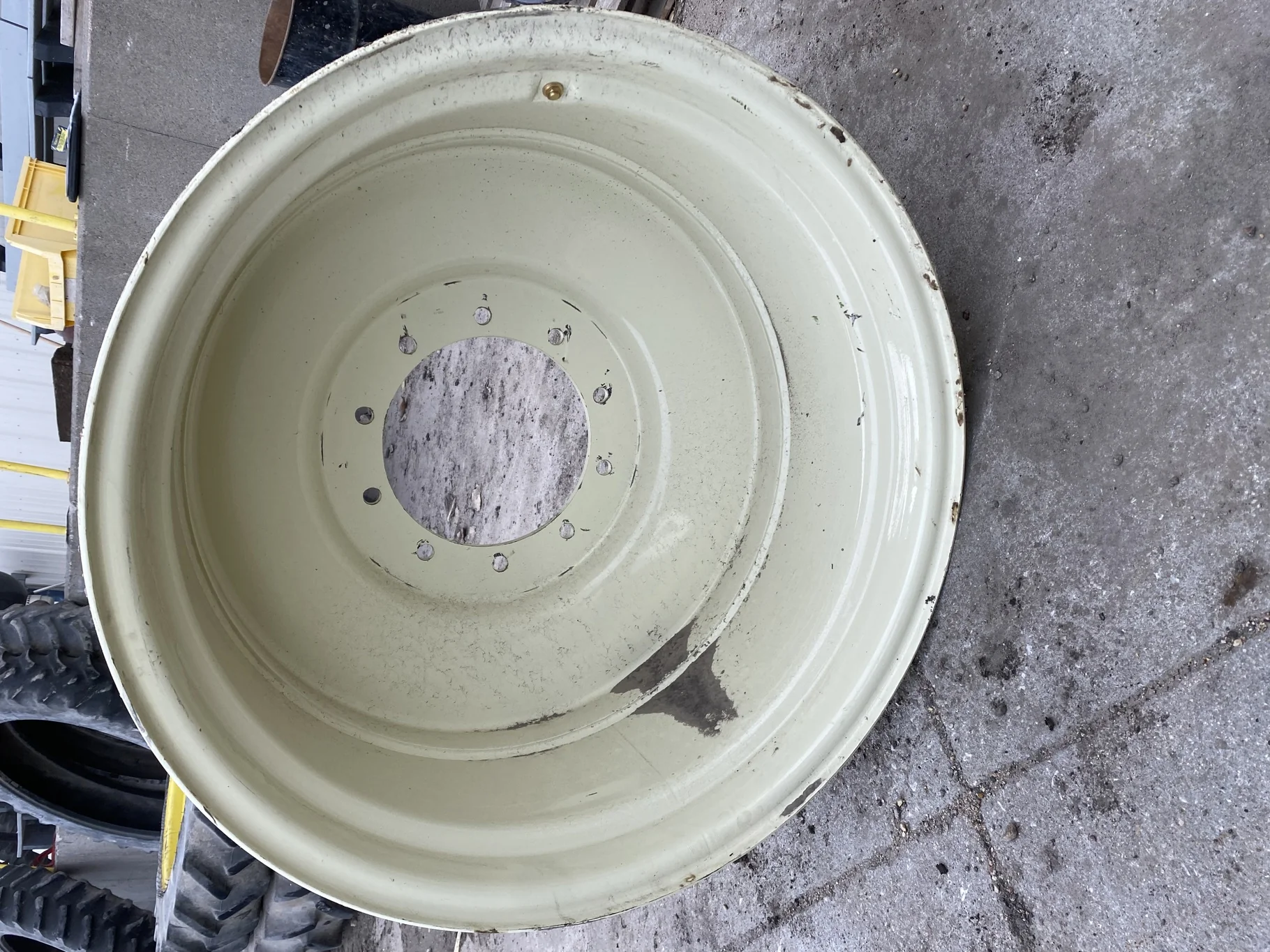 Used 27 X 32 Off White Grain Cart wheel 10-13.19-11.07-1.50IN Scratches ) image 3