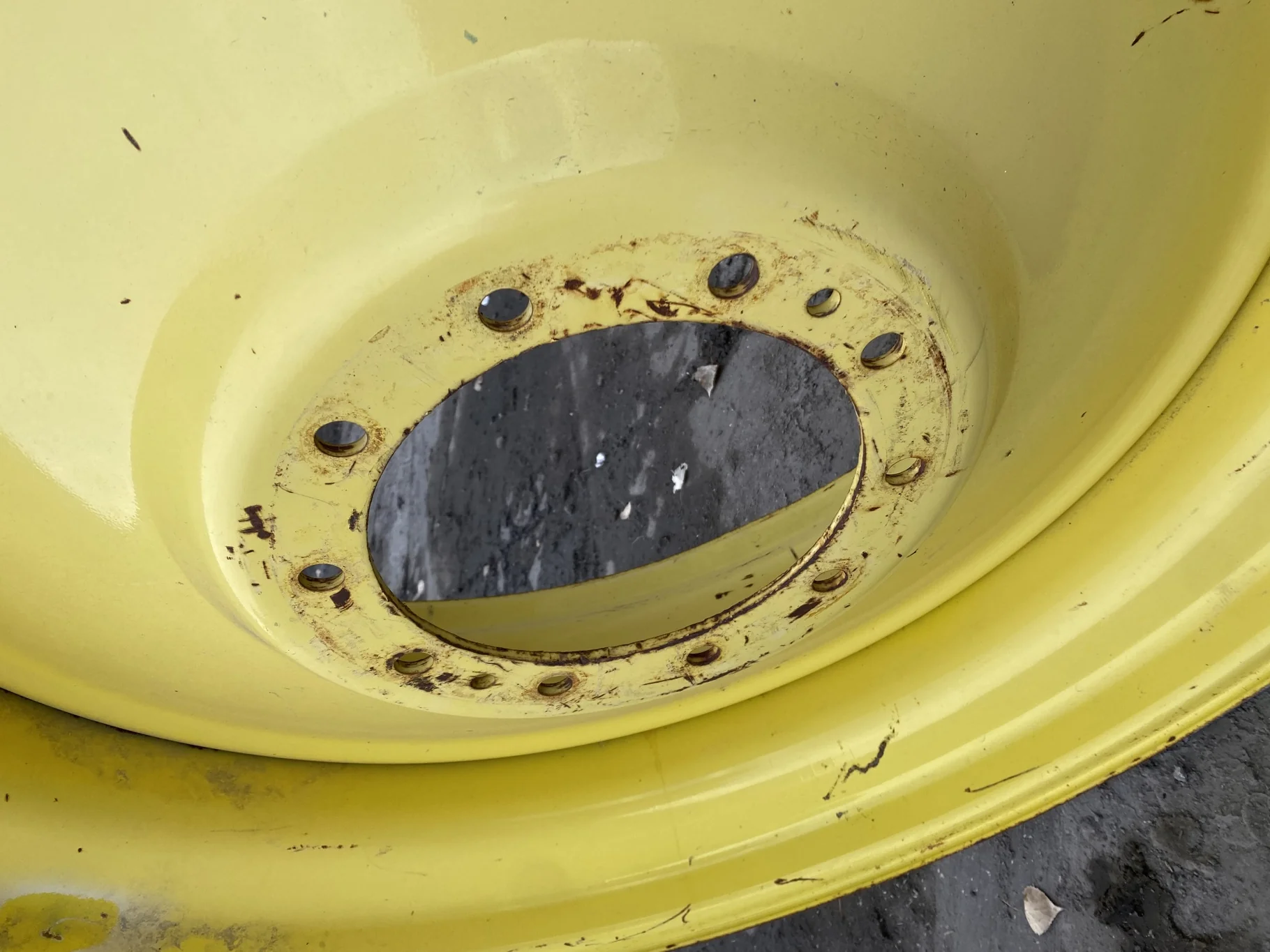 Used 16 X 46 JD yellow 10 dual wheel ( 10-13-11) Faded paint, rust, gashes/scratches, bent lip image 7
