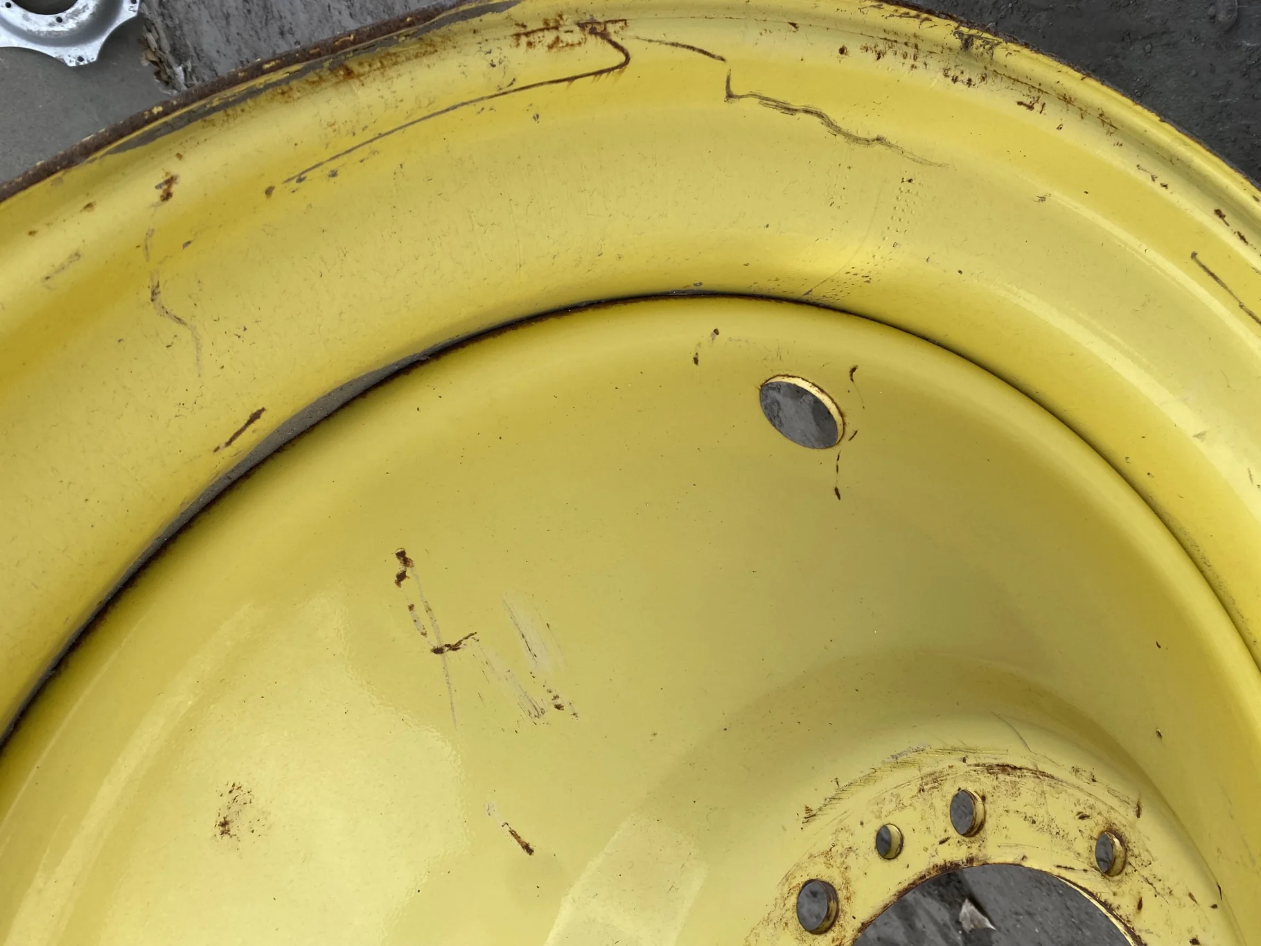 Used 16 X 46 JD yellow 10 dual wheel ( 10-13-11) Faded paint, rust, gashes/scratches, bent lip image 8