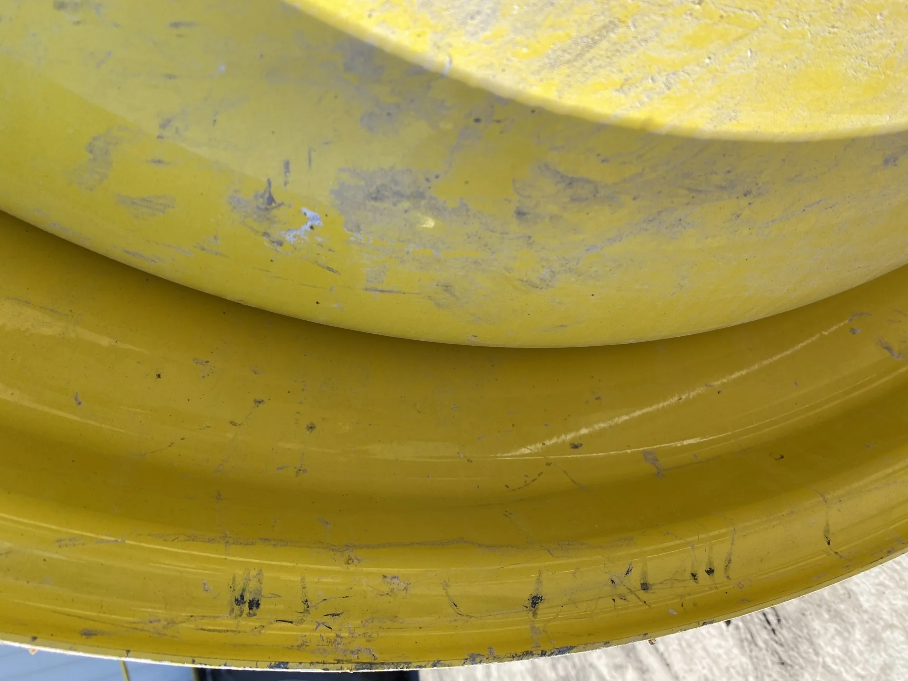 Used 18 X 42 John Deere Outside Dolly Dual ( Gashes, Scratches, Scuffs, Rust) image 5