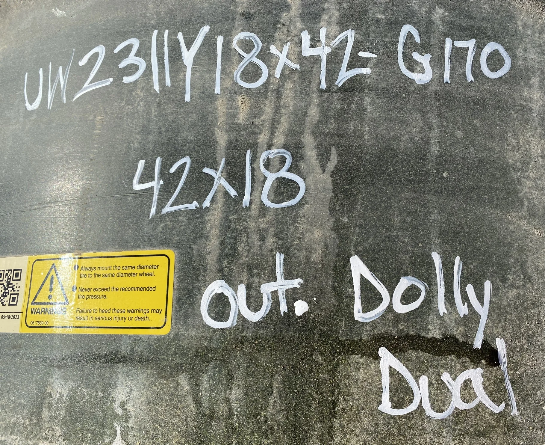 Used 18 X 42 John Deere Outside Dolly Dual ( Gashes, Scratches, Scuffs, Rust) image 7
