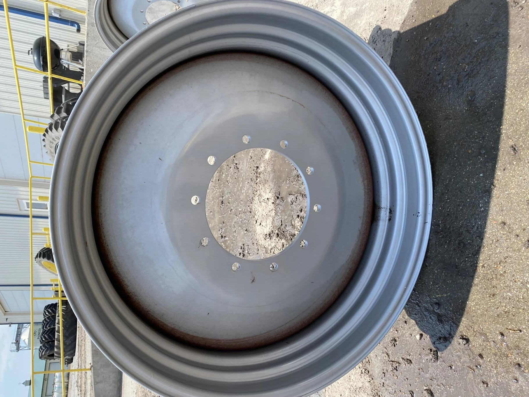 Used 18 X 38 Case Silver Sprayer Wheel 10 Bolt (.938) Sprayer Wheel (10-14.567-12.44) -4.88 offset (