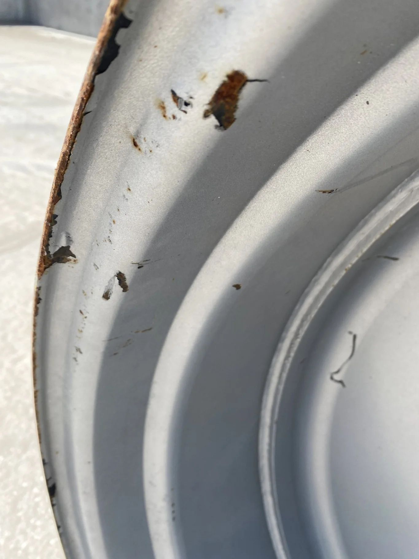 Used 18 X 38 (10-13-11) CIH Silver Wheel  (Gashes; rust; Chipped paint) image 4