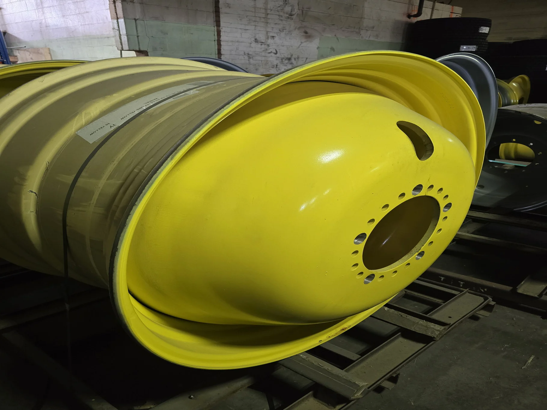 25 X 42 20-13.19-11.05-17.5BS YELLOW WHEEL image 2